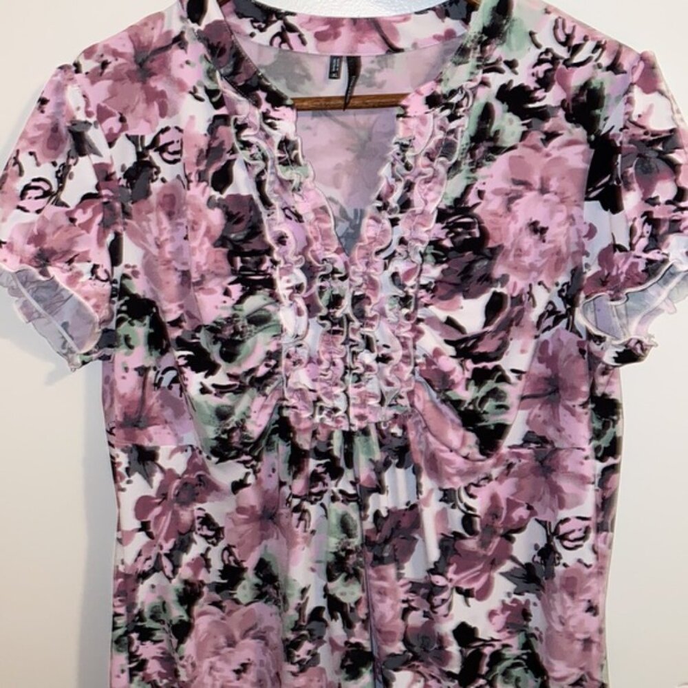 Floral Top - Picture 2 of 4